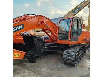 Гусеничный экскаватор High Quality and Low price Used Doosan Dx60 Wheeled Excavator In Good Condition 6-ton Mini 6t Excavator for sale: фото 2