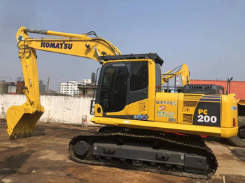 Гусеничный экскаватор KOMATSU PC200-8