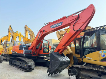 Гусеничный экскаватор DOOSAN DX225