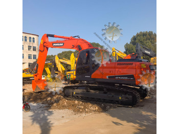 Гусеничный экскаватор DOOSAN DX225LC