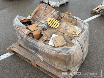 Строительное оборудование Pallet of Various Wooden Pot Stands: фото 2