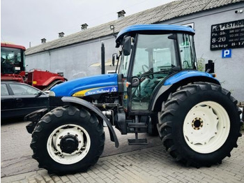 Трактор NEW HOLLAND TD5