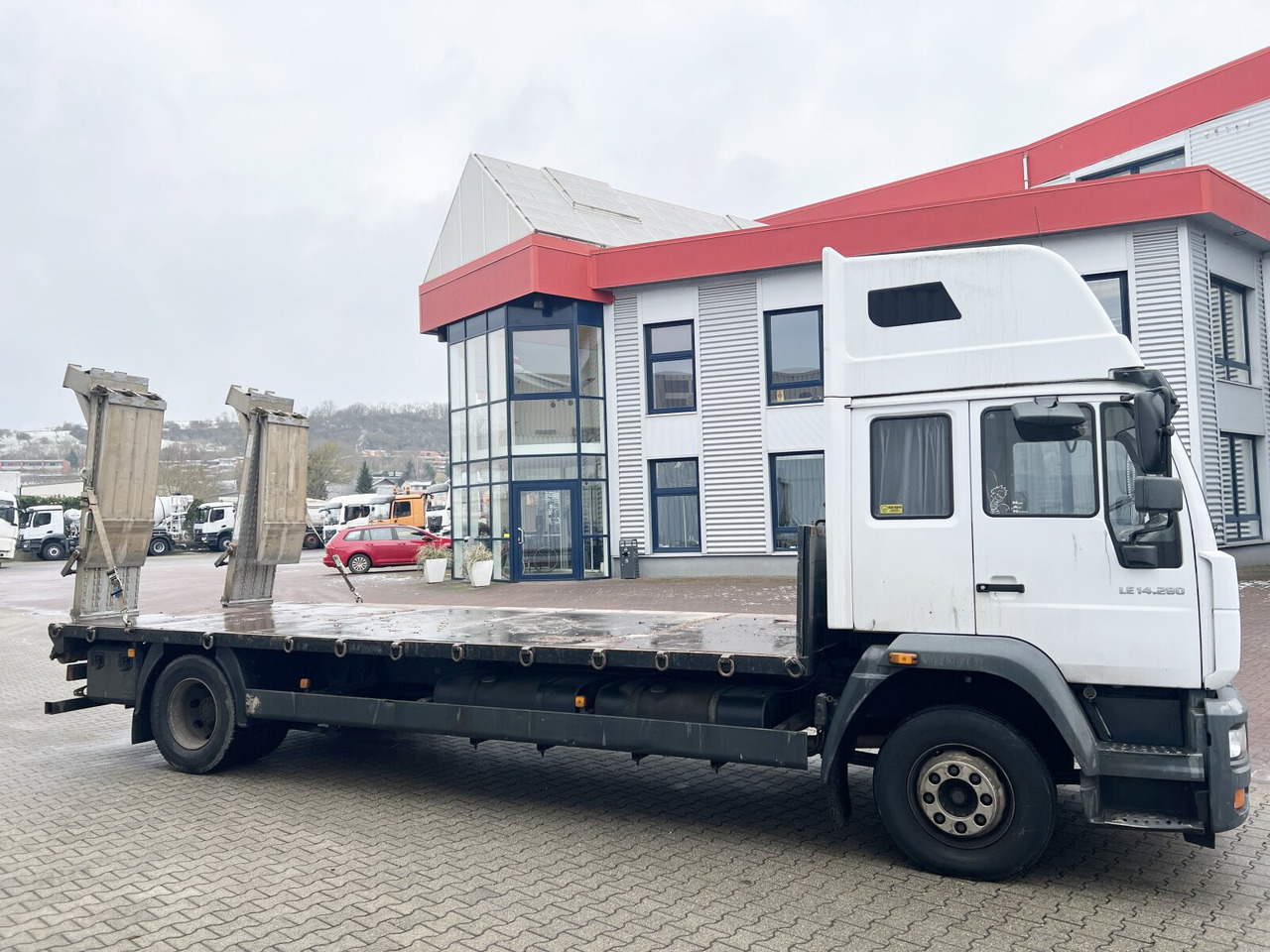 Грузовик бортовой/ Платформа MAN LE 14.280 4x2 L LE 14.280 4x2 L, Maschinentransporter, 2x AHK: фото 9