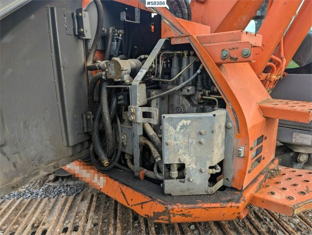 Гусеничный экскаватор Hitachi Zaxis 135LC: фото 26