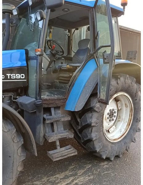 Трактор New Holland TS90: фото 18