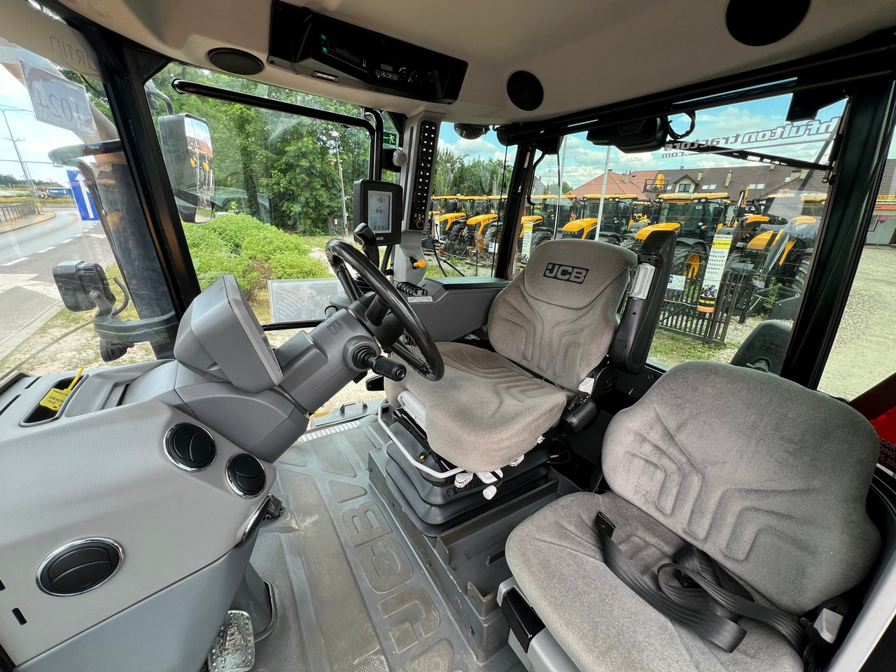 Трактор JCB Fastrac 4220: фото 14