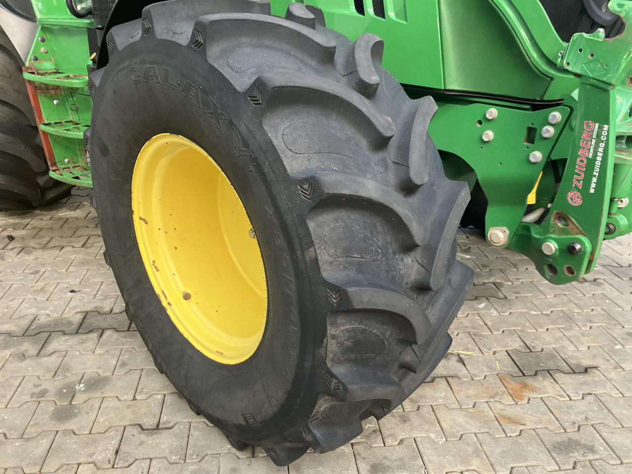 Трактор John Deere 6115M: фото 7