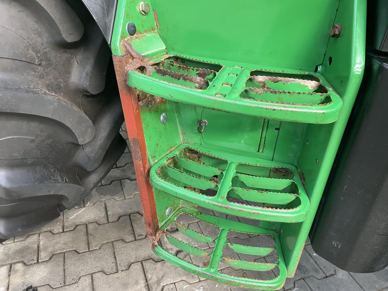 Трактор John Deere 6115M: фото 10