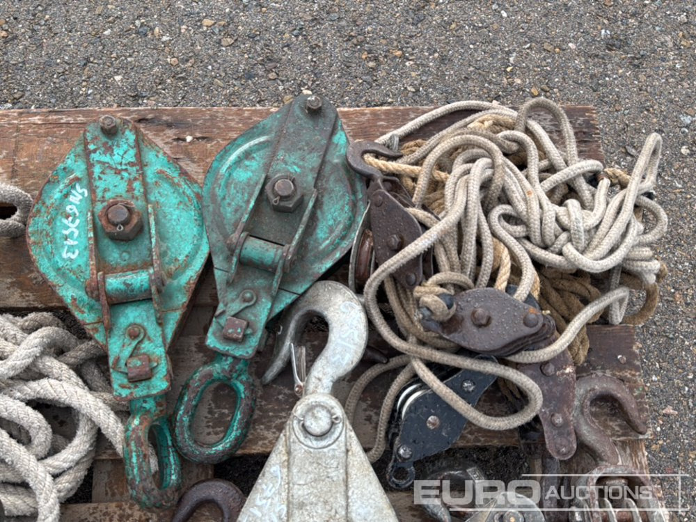 Строительное оборудование Pallet of Various Pulleys and Ropes: фото 6