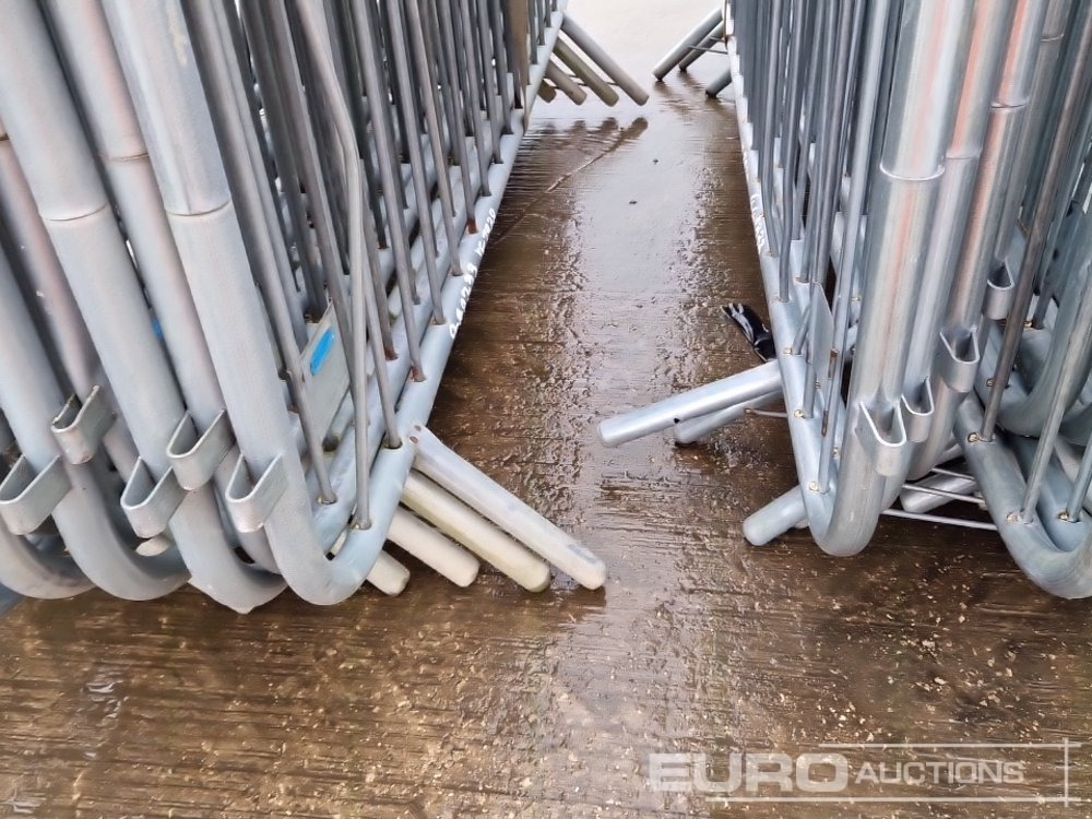 Строительное оборудование Bundle of Metal Pedestrian Safety Barriers (2 of): фото 12